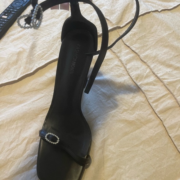 Women shoes - Picture 3 of 3